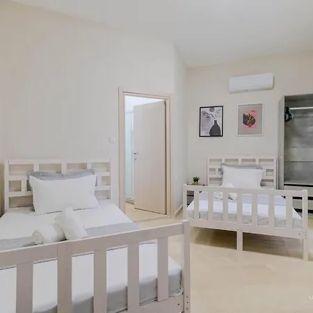 Roselyn 3-bdrm Suite, Vesta Philoxenia Apartment *